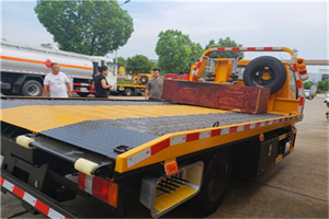 岳塘区附近拖车电话号码服务